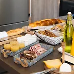 Le Cocon Proche Puy Dufou ラブホテル