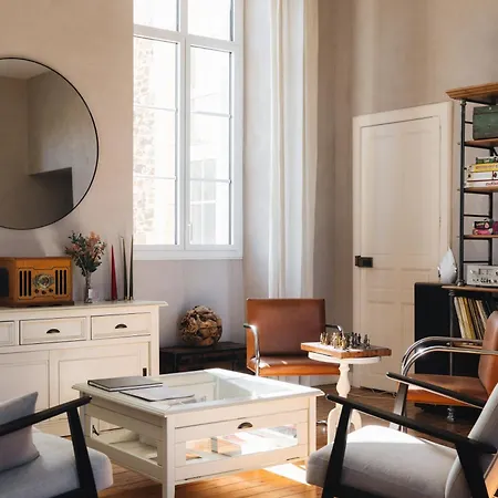 Le Cocon Proche Puy Dufou Love hotel