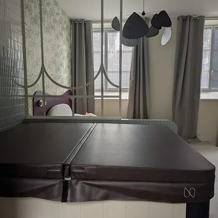 Le Cocon Proche Puy Dufou Love hotel Mesnard-la-Barotiere