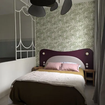 Le Cocon Proche Puy Dufou Love hotel