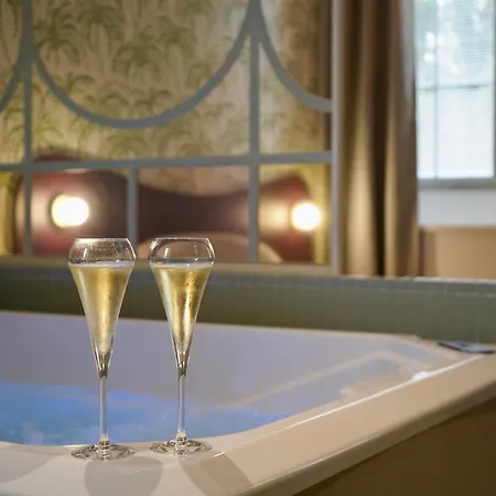 Le Cocon Proche Puy Dufou Liefdeshotel *