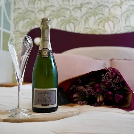 Le Cocon Proche Puy Dufou Liefdeshotel *