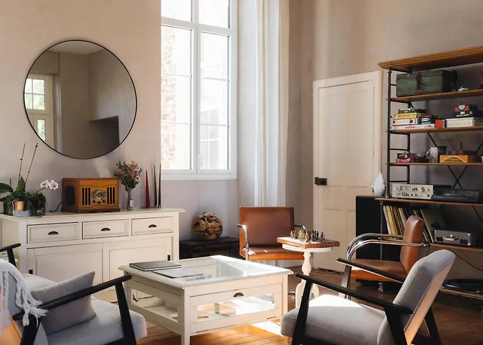 Le Cocon Proche Puy Dufou ラブホテル