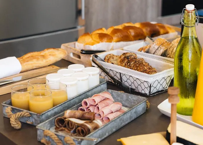 Le Cocon Proche Puy Dufou ラブホテル