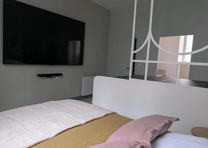 ラブホテル Le Cocon Proche Puy Dufou