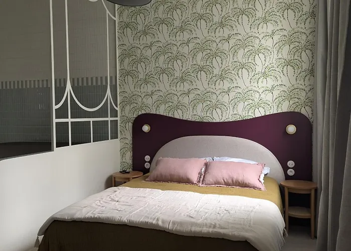 Le Cocon Proche Puy Dufou ラブホテル