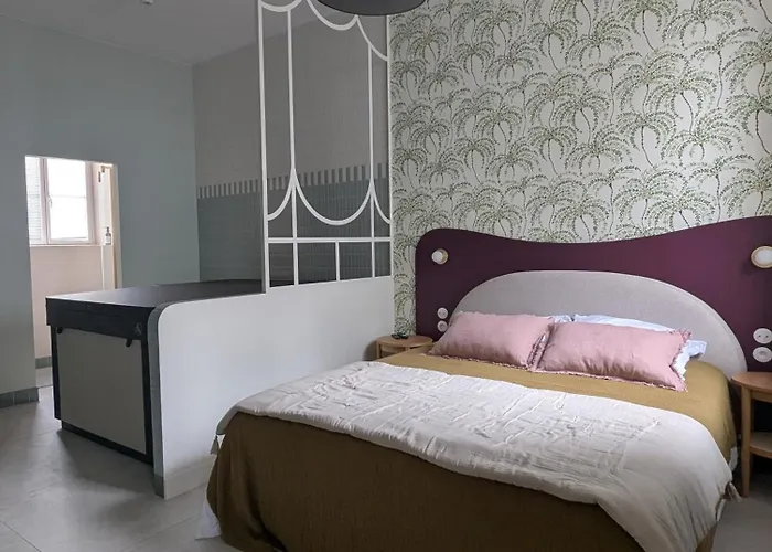 Le Cocon Proche Puy Dufou ラブホテル *